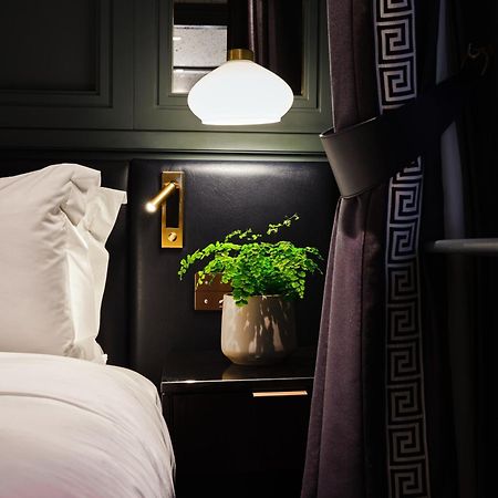 The Mayfair Townhouse - An Iconic Luxury Hotel Лондон Екстериор снимка A room at the hotel
