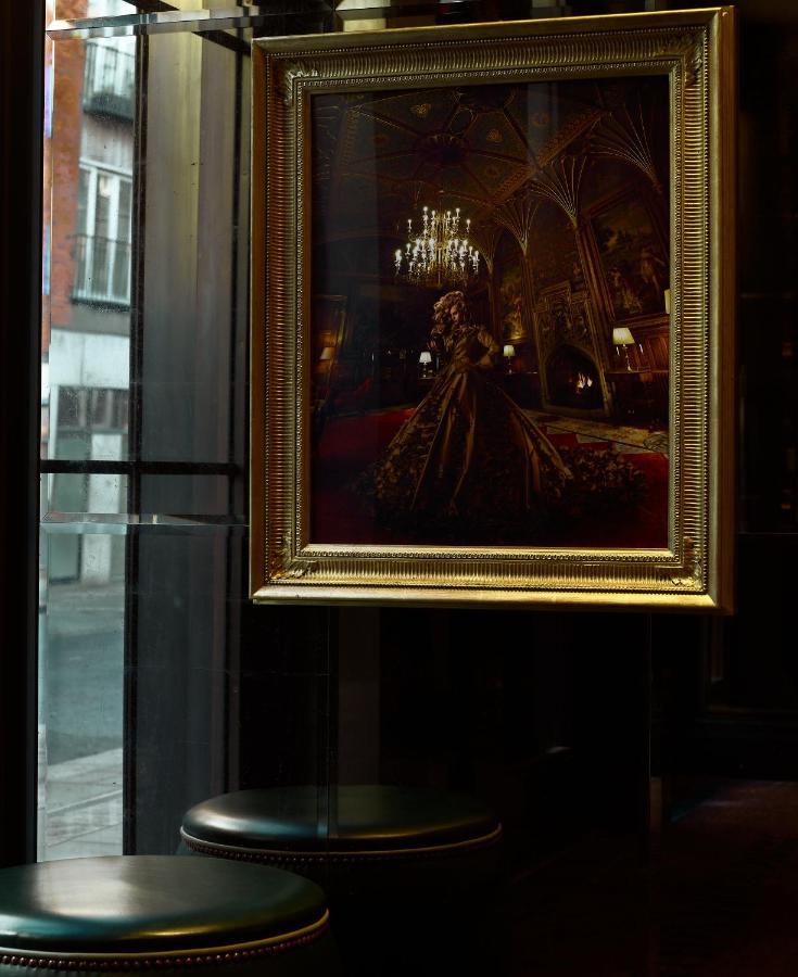 The Mayfair Townhouse - An Iconic Luxury Hotel Лондон Екстериор снимка The painting in 2011