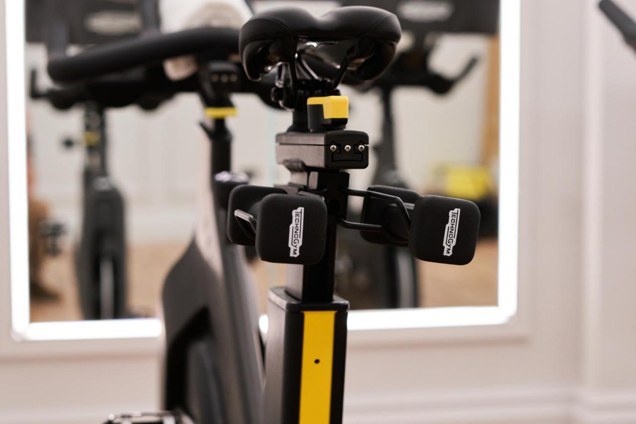 The Mayfair Townhouse - An Iconic Luxury Hotel Лондон Екстериор снимка A stationary bicycle with a heart rate monitor