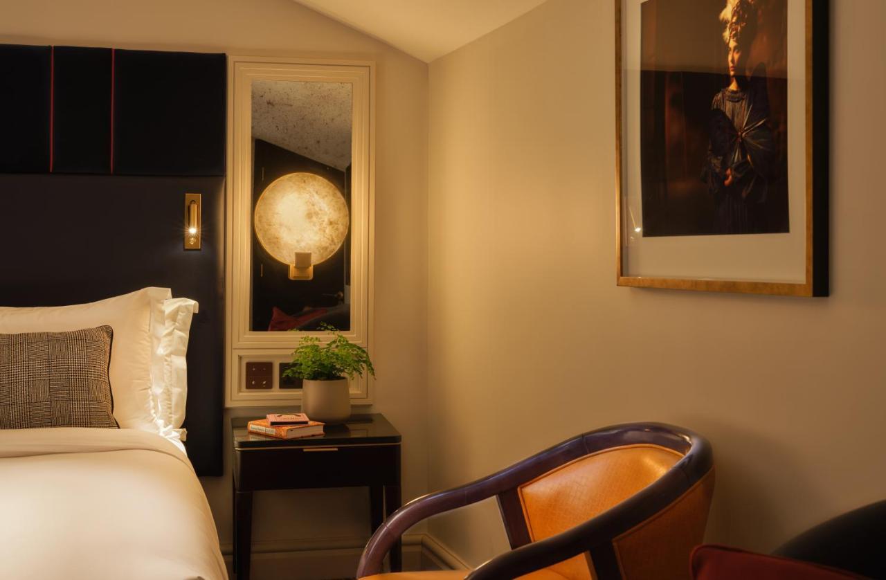The Mayfair Townhouse - An Iconic Luxury Hotel Лондон Екстериор снимка A room at the hotel