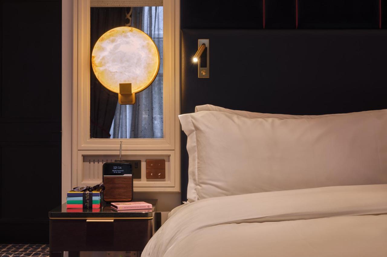 The Mayfair Townhouse - An Iconic Luxury Hotel Лондон Екстериор снимка A bedroom at the hotel