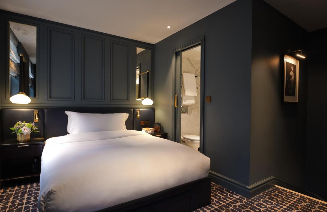 The Mayfair Townhouse - An Iconic Luxury Hotel Лондон Екстериор снимка A bedroom at The Ivy Collection