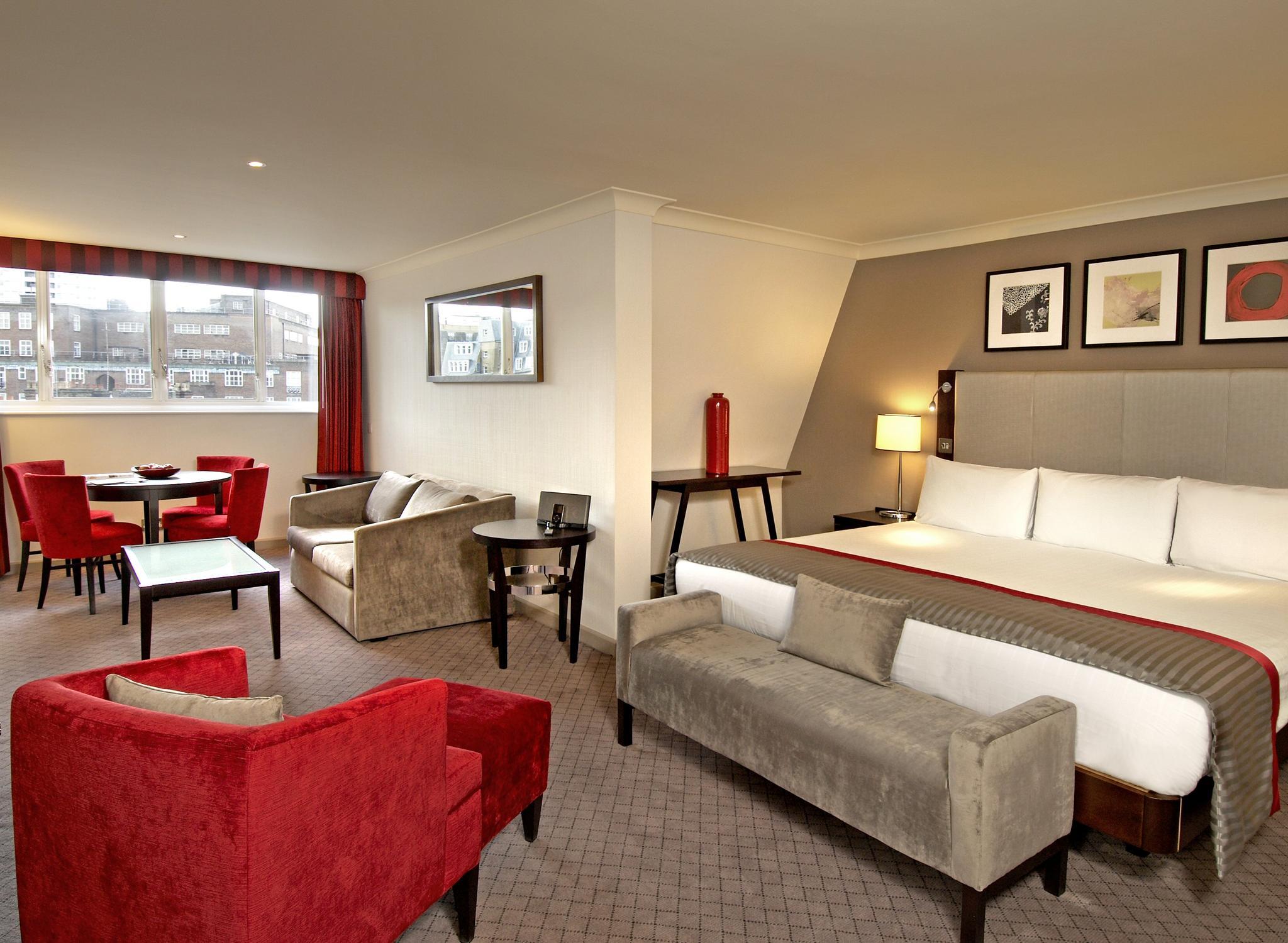 The Mayfair Townhouse - An Iconic Luxury Hotel Лондон Екстериор снимка A suite at the hotel