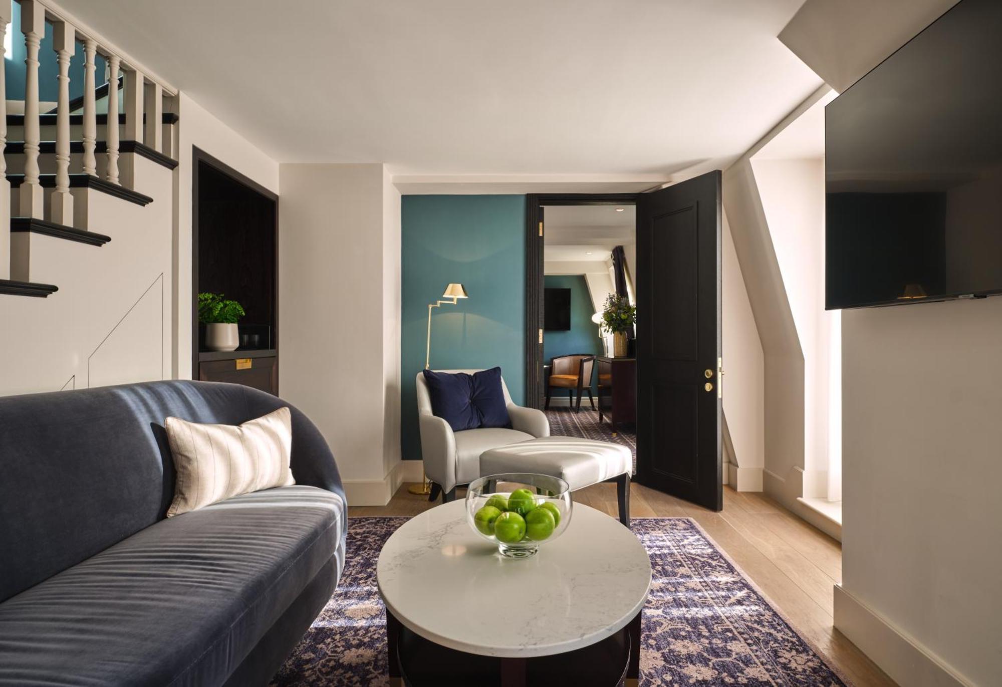The Mayfair Townhouse - An Iconic Luxury Hotel Лондон Екстериор снимка A suite at the London Edition