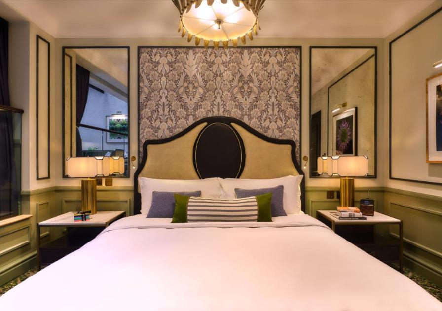 The Mayfair Townhouse - An Iconic Luxury Hotel Лондон Екстериор снимка A bedroom at The Imperial