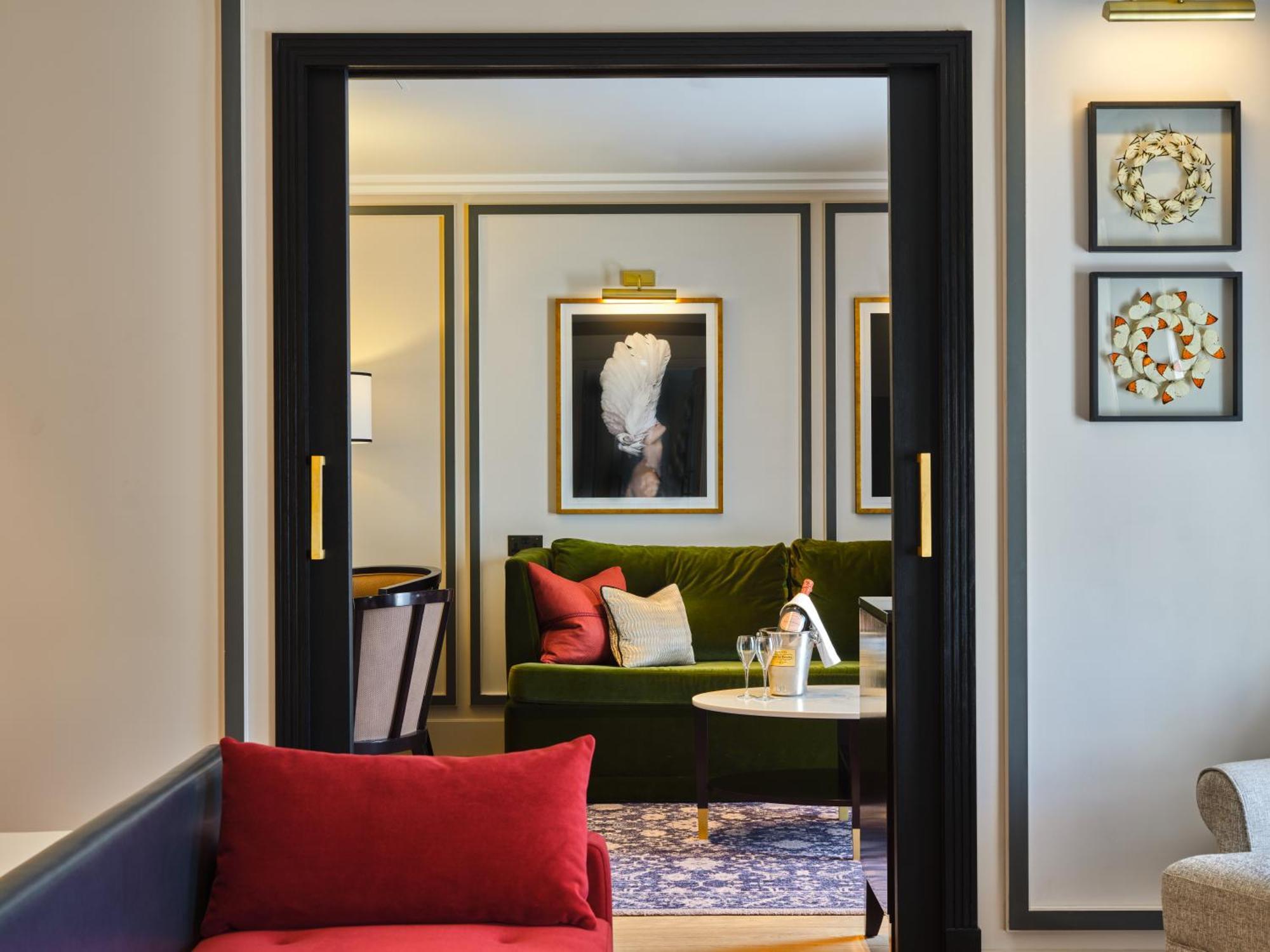 The Mayfair Townhouse - An Iconic Luxury Hotel Лондон Екстериор снимка A suite at the hotel