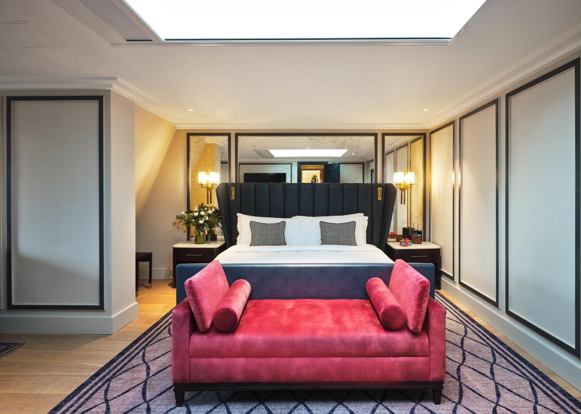The Mayfair Townhouse - An Iconic Luxury Hotel Лондон Екстериор снимка A bedroom at the hotel