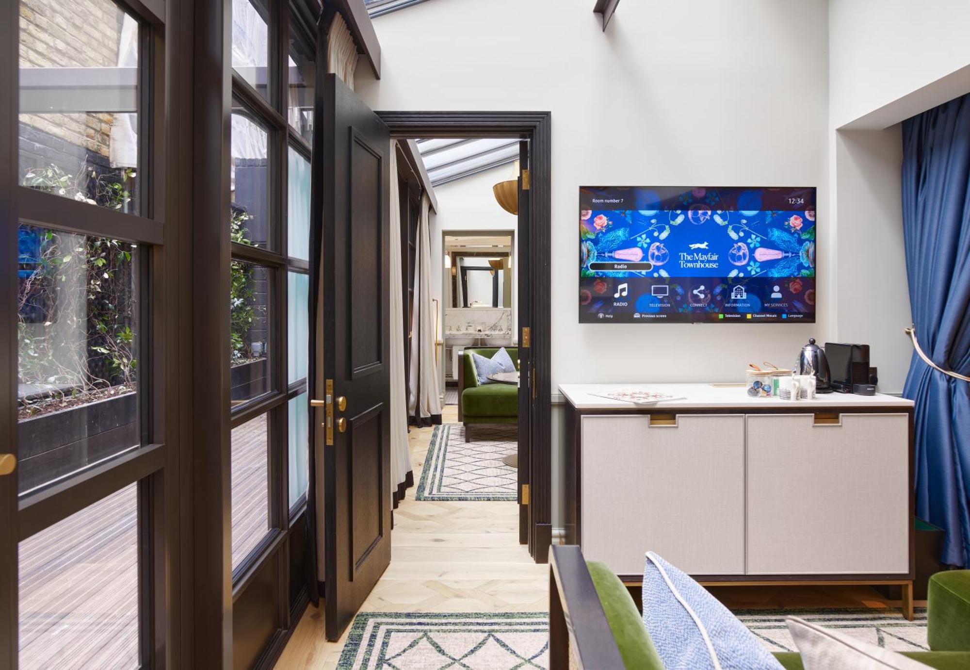 The Mayfair Townhouse - An Iconic Luxury Hotel Лондон Екстериор снимка A suite at the hotel