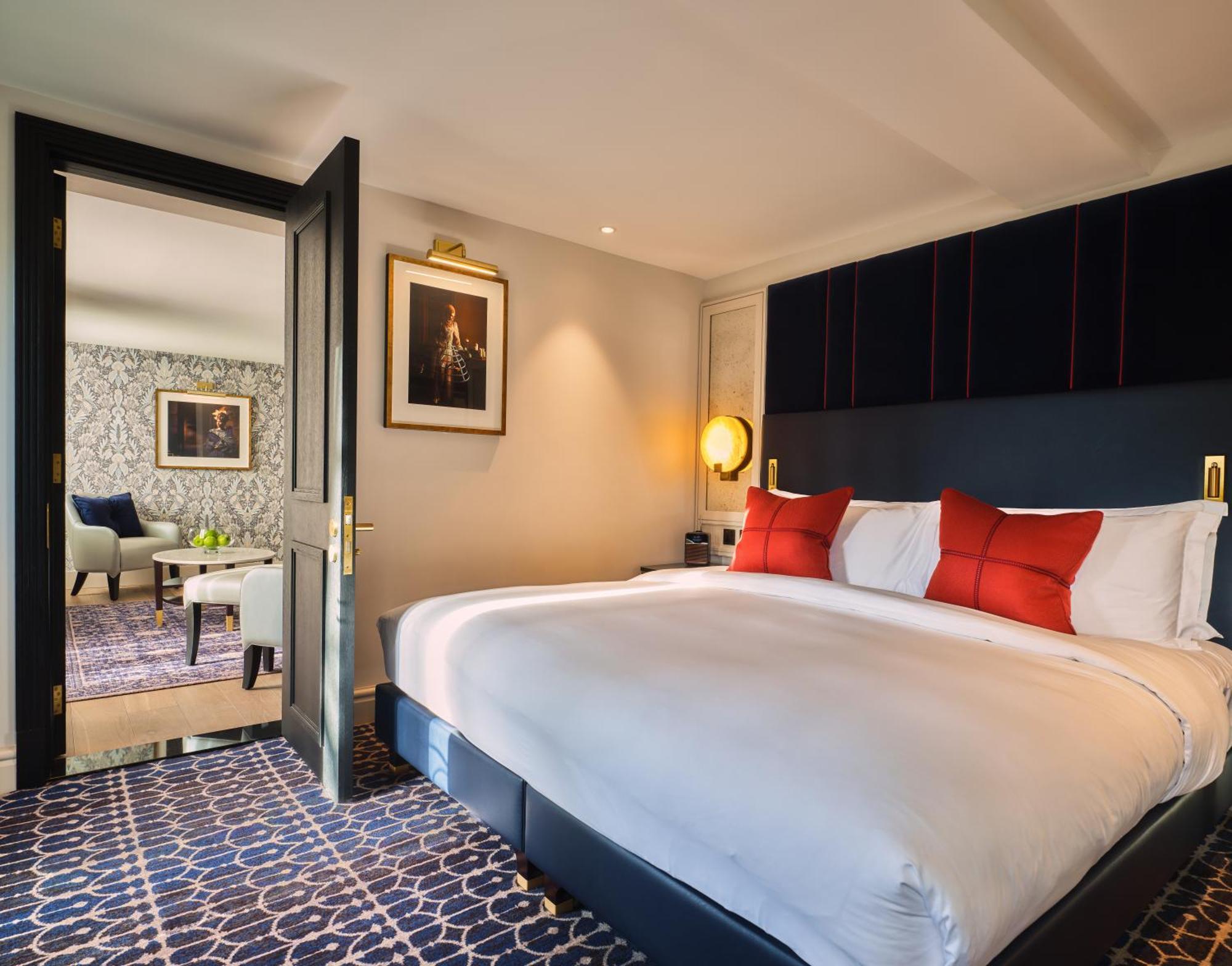 The Mayfair Townhouse - An Iconic Luxury Hotel Лондон Екстериор снимка A bedroom at the hotel