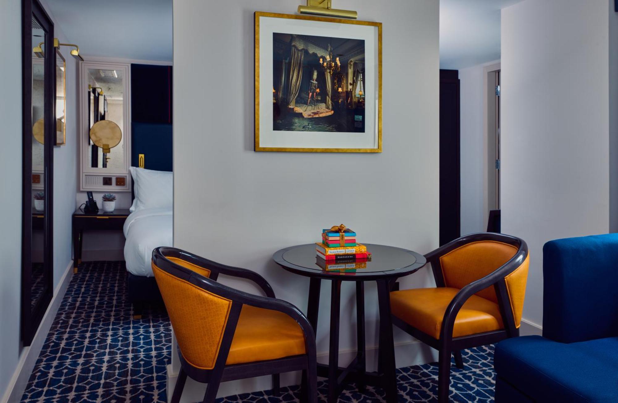 The Mayfair Townhouse - An Iconic Luxury Hotel Лондон Екстериор снимка A suite at the hotel
