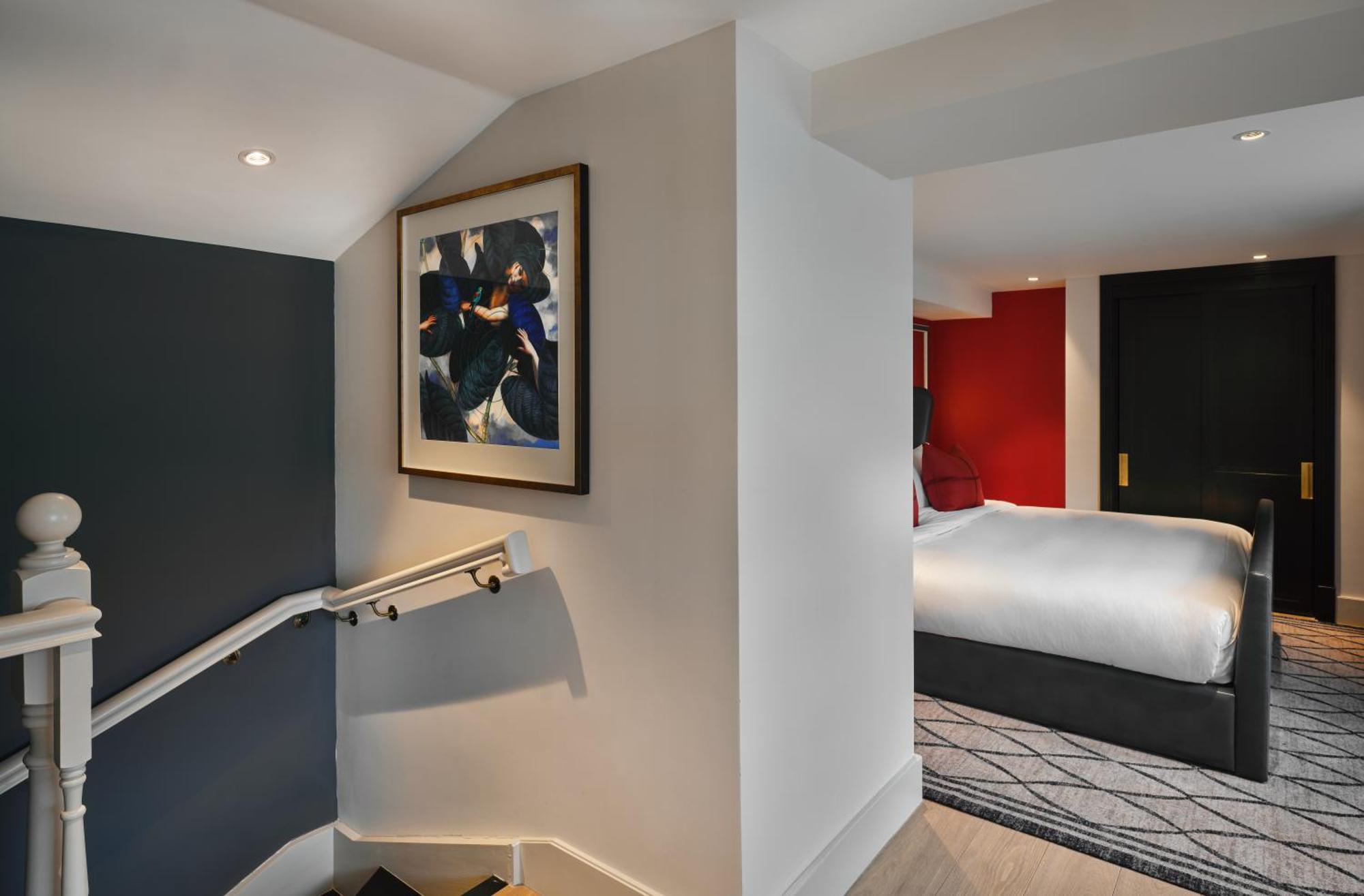 The Mayfair Townhouse - An Iconic Luxury Hotel Лондон Екстериор снимка A bedroom at the hotel