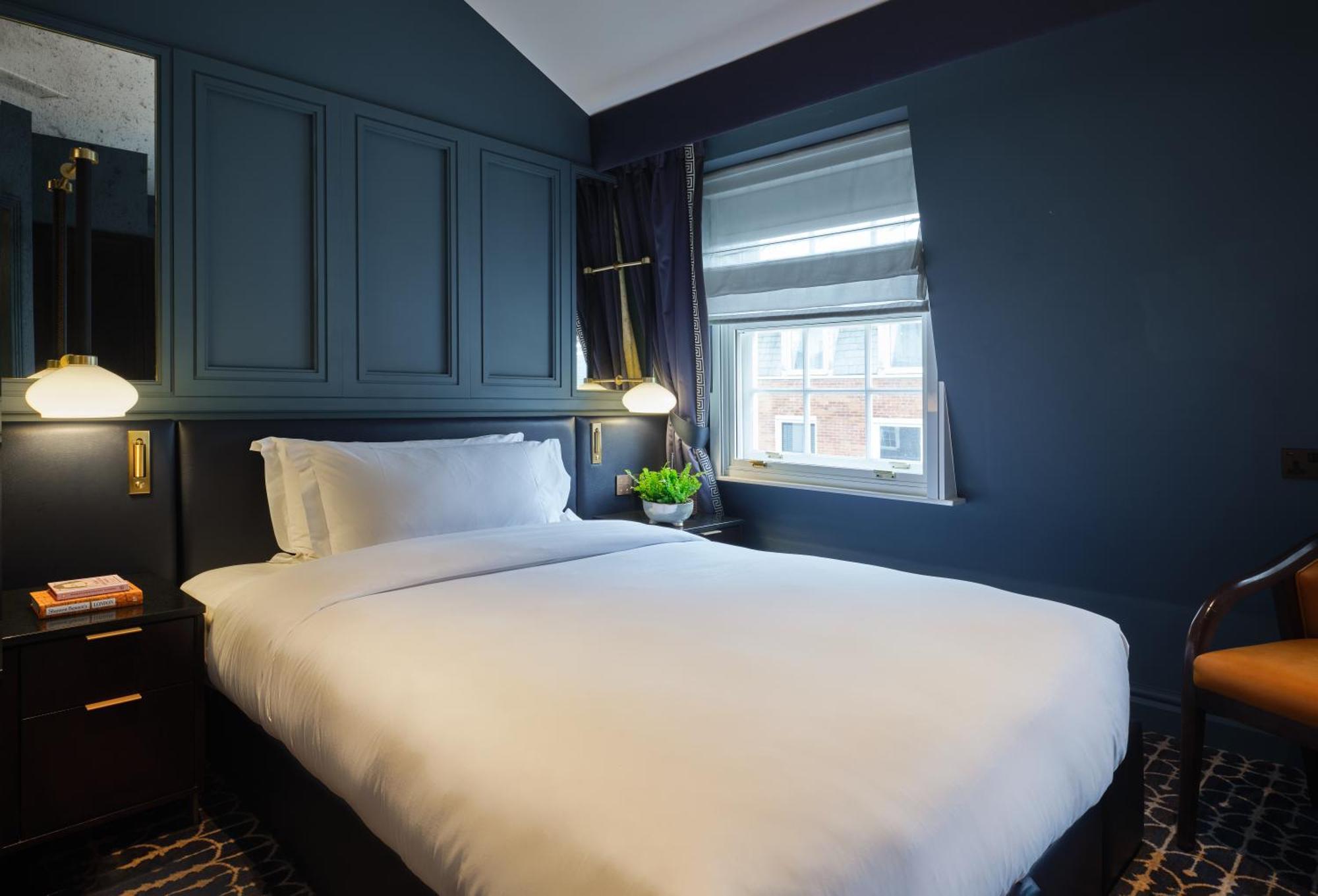 The Mayfair Townhouse - An Iconic Luxury Hotel Лондон Екстериор снимка A bedroom at the hotel